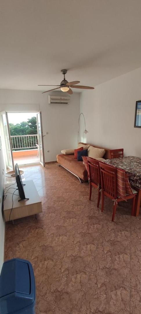 Apartment Visum Primošten Eksteriør billede